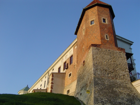 Widok na zamek od strony ulicy Krakowskiej (baszta)